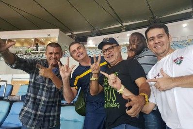 Queiroz chama aliados de Bolsonaro de 'papagaios' e 'águas de salsicha'