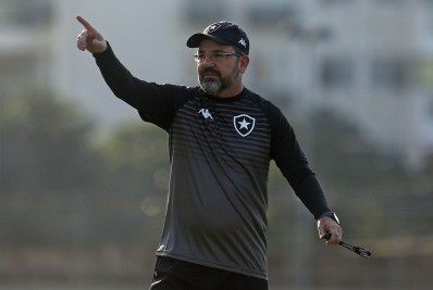 Enderson Moreira será julgado pelo STJD e pode pegar gancho de até 12 partidas