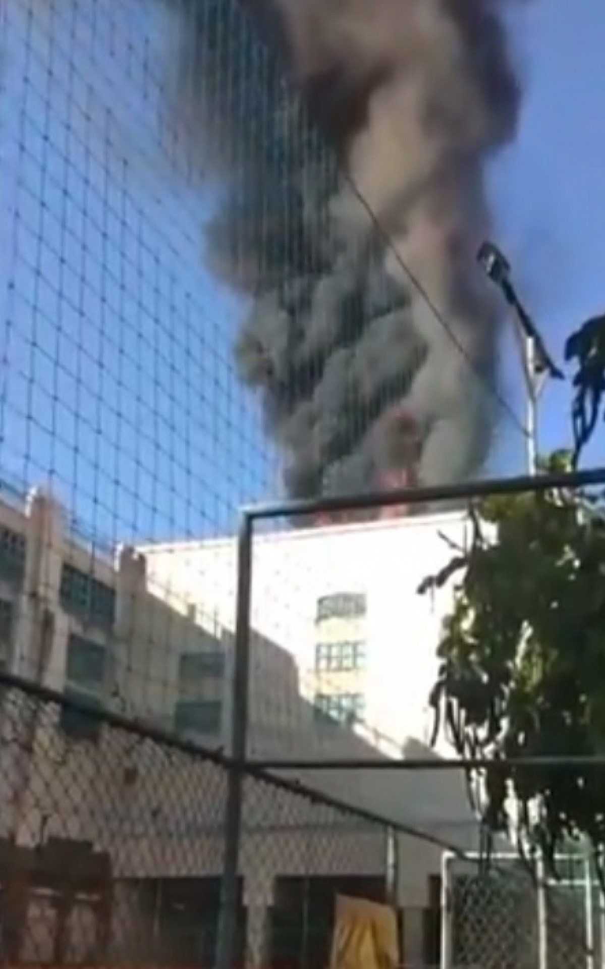 Inc&ecirc;ndio atingiu o Shopping Boulerd, em Vila Isabel