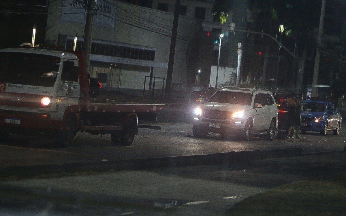 Jojo Todynho se envolve em acidente de trânsito na Avenida das Américas, na Zona Oeste do Rio, na noite deste domingo