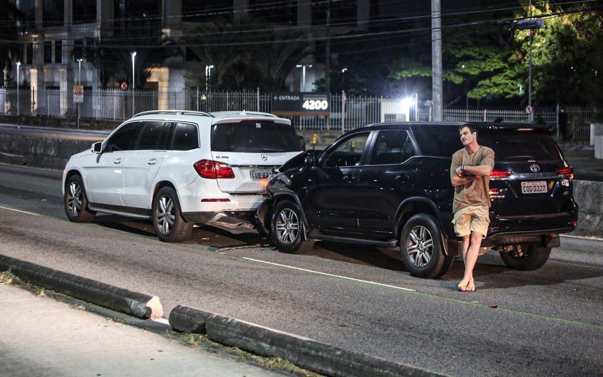 Jojo Todynho se envolve em acidente de trânsito na Avenida das Américas, na Zona Oeste do Rio, neste domingo