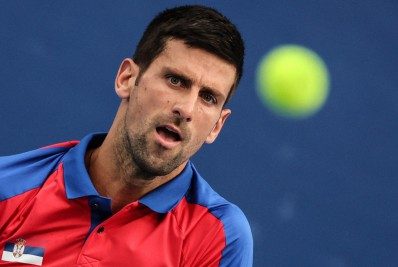Djokovic já cogita tomar vacina contra a Covid-19, diz biógrafo
