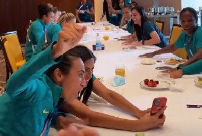 Em vídeo, seleção brasileira feminina de futebol celebra medalha olímpica de Rayssa Leal