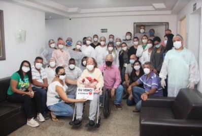 Idosa com 105 anos vence a covid-19 e recebe alta em Itaperuna