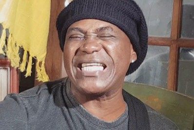 Vocalista do Copacabana Beat sofre complicações após retirada de câncer 