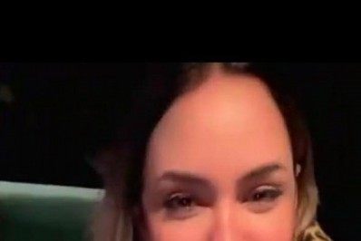 Lucas Viana dá um buquê de coxinhas para Sarah Andrade