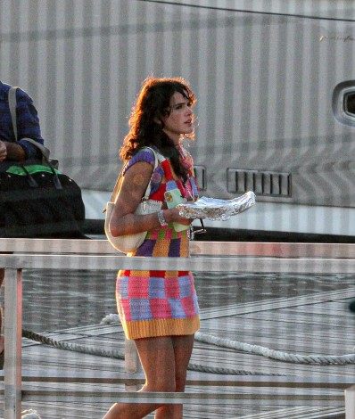 Bruna Marquezine e Rafa Kalimann se divertem em passeio de lancha com amigos - AGEWS / AgNews