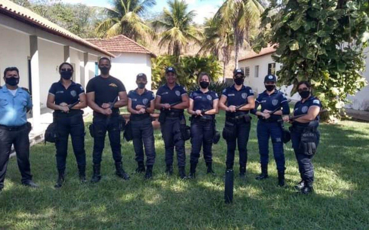 Curso de tonfa, manejo e defesa.