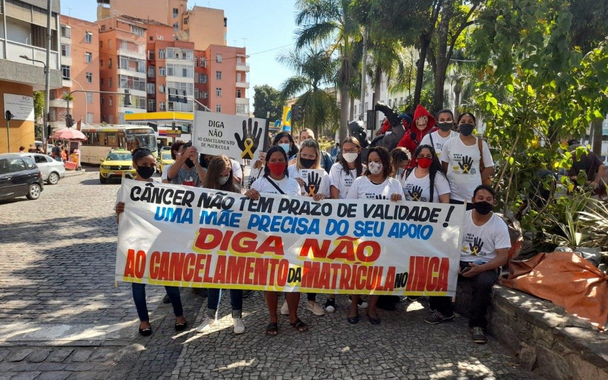 Professores da rede municipal de Nilópolis fazem protesto por