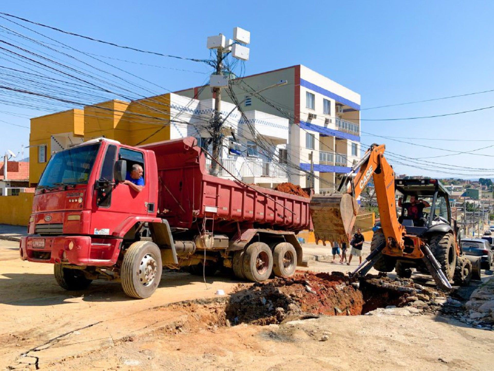 Agentes de várias secretarias municipais já estão no local realizando obras de pavimentação e melhorias nas ruas - Divulgação