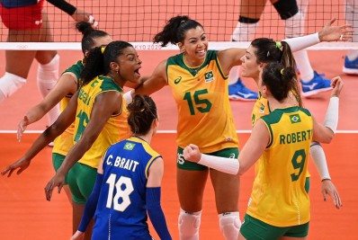Brasil sofre demais, mas derrota a República Dominicana por 3 sets a 2 no vôlei feminino