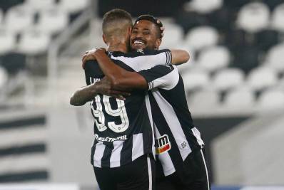 Botafogo encaminha renovação com atacante destaque da Série B