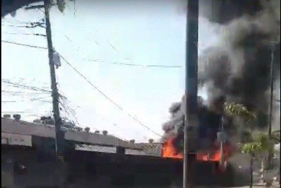 Fábrica de colchões pega fogo em Campo Grande