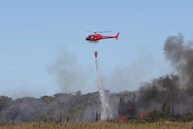 Incêndio de grande proporção no Aretê em Búzios dura 1 dia e mobiliza agentes dos bombeiros