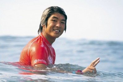 Kanoa Igarashi faz provocação na web e irrita internautas brasileiros