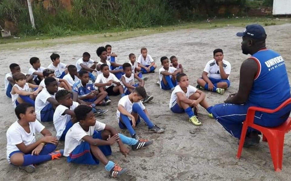 A boa fama do trabalho filantr&oacute;pico capitaneado desde 2009 por Marcelo Mendon&ccedil;a dentro da comunidade da Quarentena se espalhou entre jogadores brasileiros de futebol