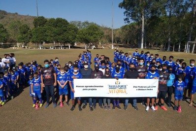 Em Itaperuna, deputado federal visita projeto 