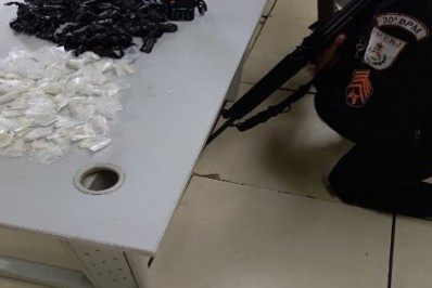 PM apreende drogas no bairro Chatuba, em Mesquita