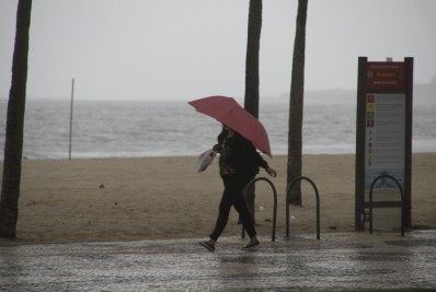 Rio entra em estágio de mobilização com a chegada de chuva forte