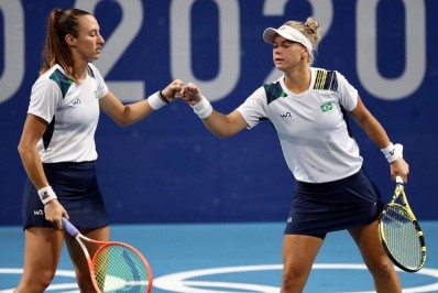 Laura Pigossi e Luisa Stefani vão à semi do tênis e ficam perto de medalha para o Brasil