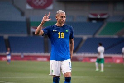 Após queda de Argentina nos Jogos Olímpicos, atacante da seleção brasileira olímpica provoca: 'Mil gols, só Pelé'