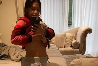 Simone posta foto da barriga sem filtro e desabafa: 'Quando vou olhar vídeos, estou enorme'