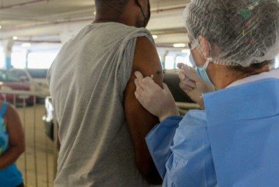 São Pedro vacina moradores de 33 anos contra Covid-19