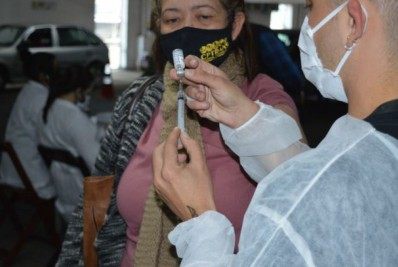 COVID-19: Petrópolis inicia vacinação de pessoas com mais de 38 anos