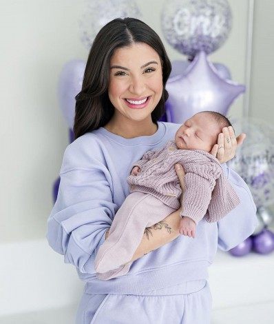 Boca Rosa celebra 5 meses do filho mas web insiste em semelhan a