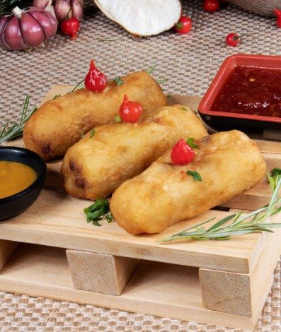 Boteco Bendito Jamon: Deu Cupim na Mandioca - 3 bolinhos de aipim recheados com a carne mais suculenta do churrasco brasileiro, o cupim. Acompanhados de molho especial de mostarda e mel e geléia de pimenta biquinho que vai te fazer lambuzar os dedos - Divulgação