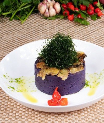 Contemporâneo Lapa: Ajeitadinho - Não me Kahlo - Enformado de purê de batata doce roxa, recheado com pernil desfiado, coberto com queijo azul de minas e couve frita - Divulgação
