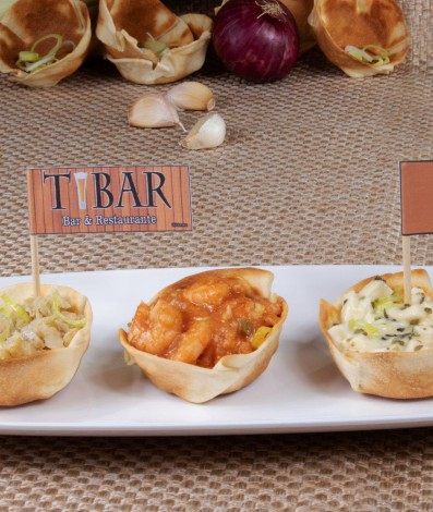 Tibar: Trio Tibar - Pastéis abertos de camarão com catupiry e alho poró. queijo temperado (queijo minas, catupiry e alho poró) e bacalhau com catupiry e alho poró - Divulgação
