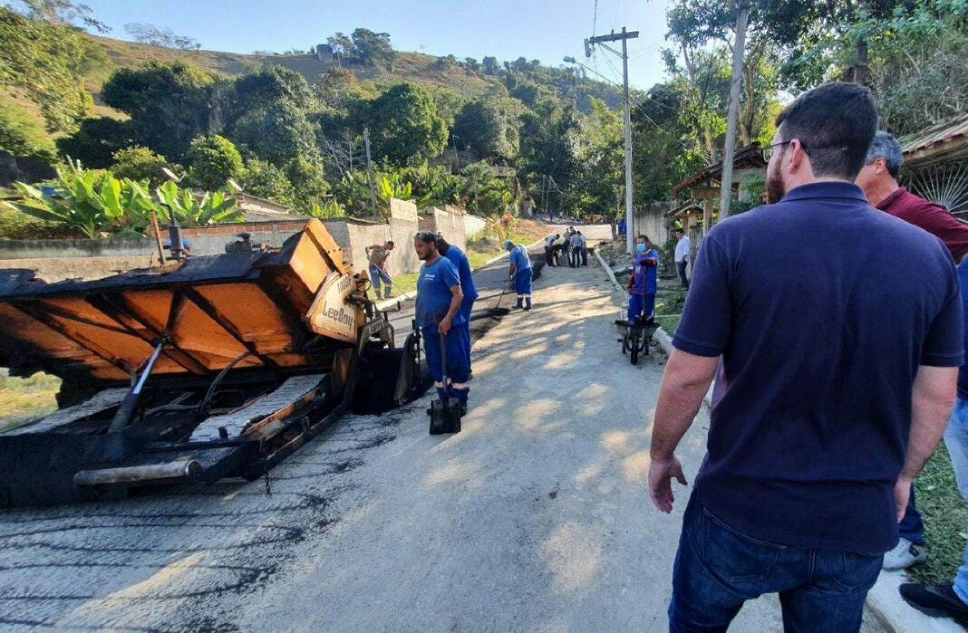 Mag&eacute; em obras: Suru&iacute; recebe a primeira rua asfaltada