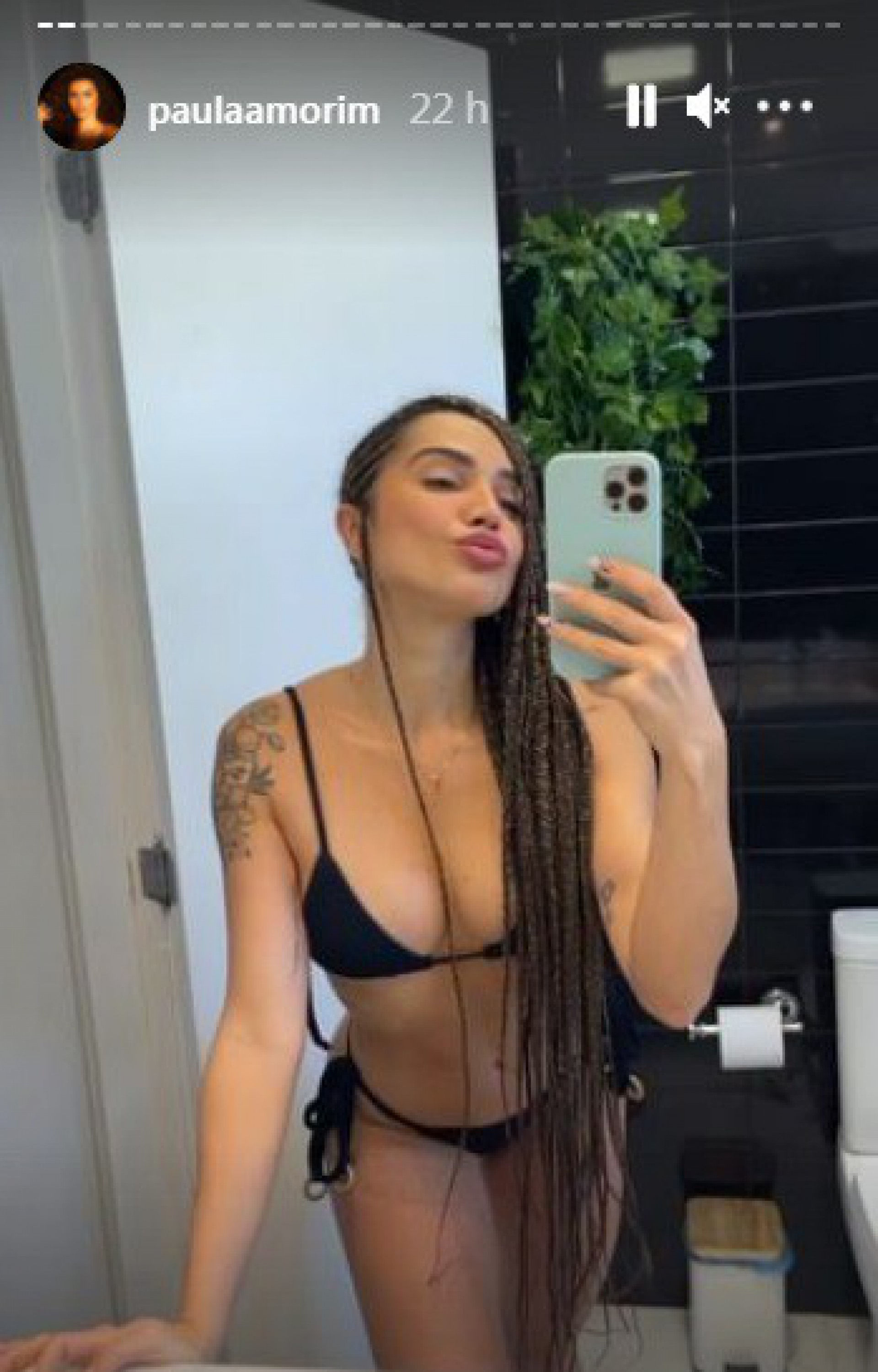 Paula Amorim, campe&atilde; do 'No Limite', exibe as curvas de biqu&iacute;ni