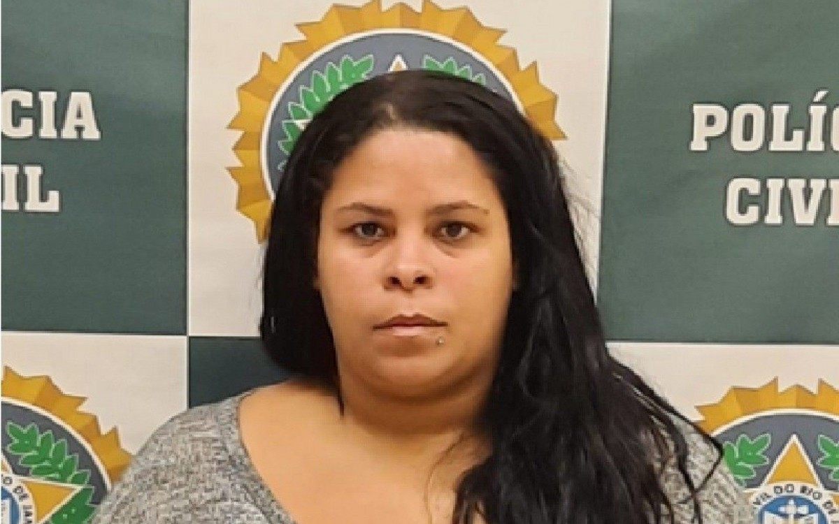  Policiais da 41&ordf; DP (Tanque) prenderam a foragida da Justi&ccedil;a do Rio Viviane Vieira Toledo