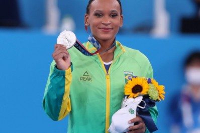 Rebeca Andrade faz história e conquista prata no individual geral nos Jogos Olímpicos