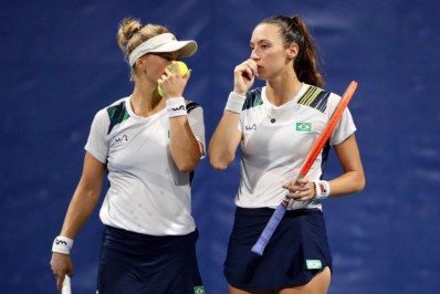 'As últimas serão as primeiras', diz dupla brasileira, bronze no tênis