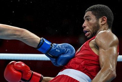 Brasileiro medalhista no boxe surpreende Galvão Bueno em comemoração: 'Eu mereço para c...'