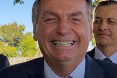 Bolsonaro ri do caso de Joice Hasselmann e dispara: 'daqui a pouco, eu vou ser responsabilizado'