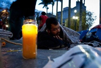 Metrô paulista abriga 50 pessoas em situação de rua contra o frio