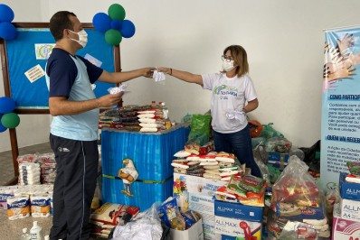 Rede de Ensino arrecada 1,5 tonelada em doações para a Ação de Cidadania