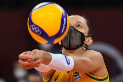 Lesionada na última partida, levantadora Macris está fora dos jogos contra Sérvia e Quênia