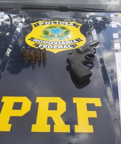 PRF liberta motorista, prende assaltante e recupera carga roubada em Itaboraí  - Divulgação/PRF