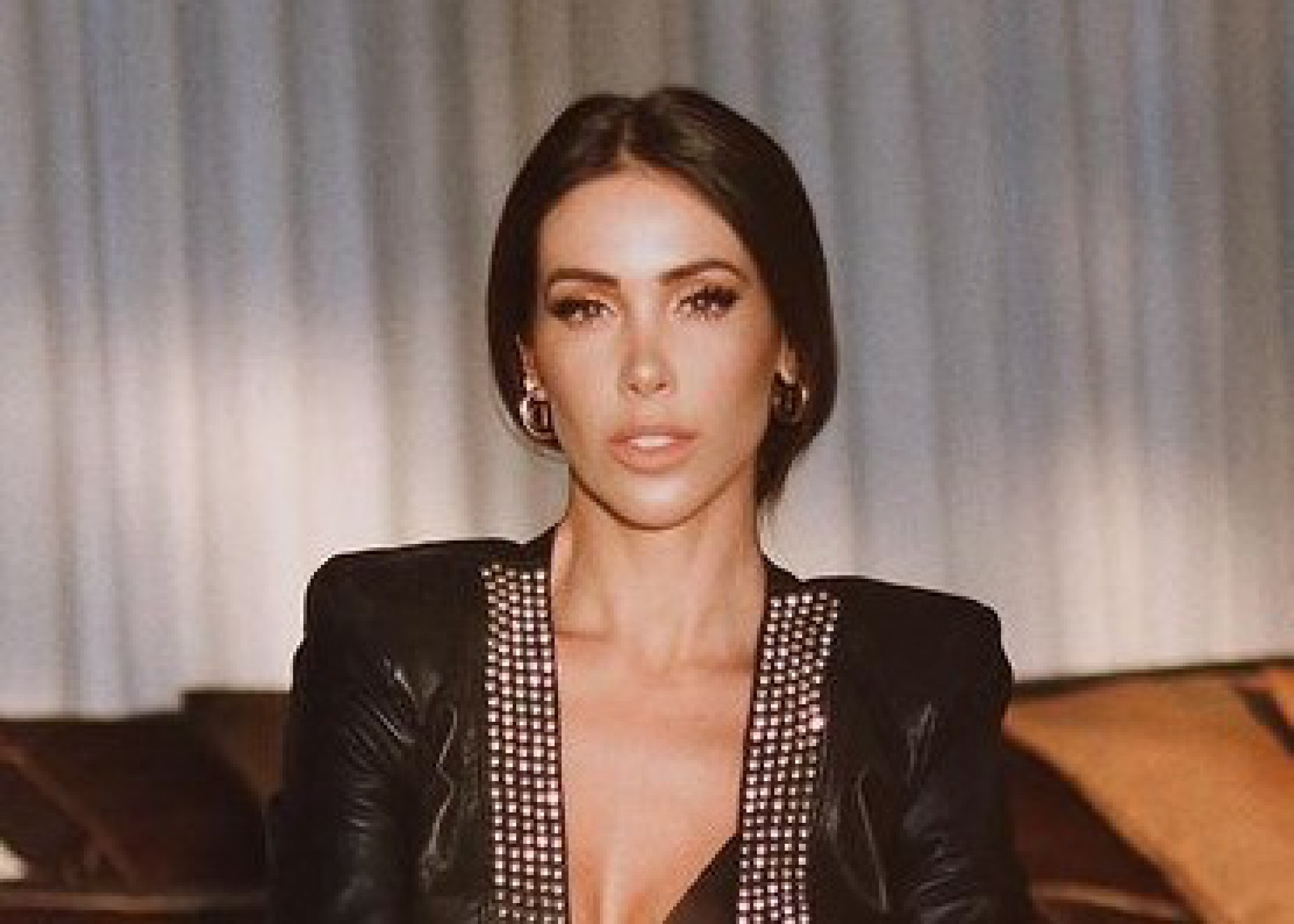 Bella Falconi revela que decorou casa nos EUA com m&oacute;veis achados no lixo