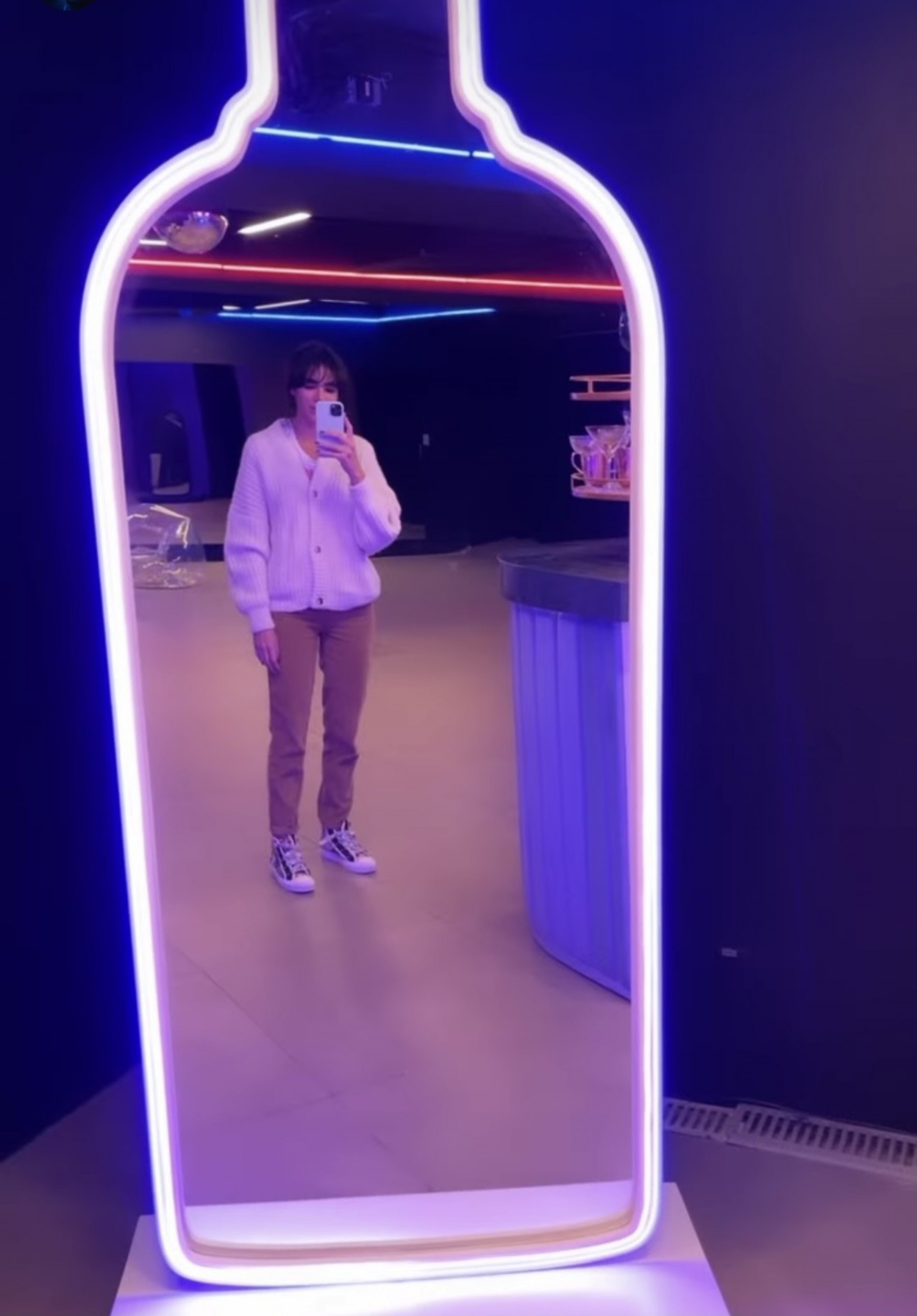 Bruna Marquezine transforma a garagem de casa em boate e bar - Reprodução Internet