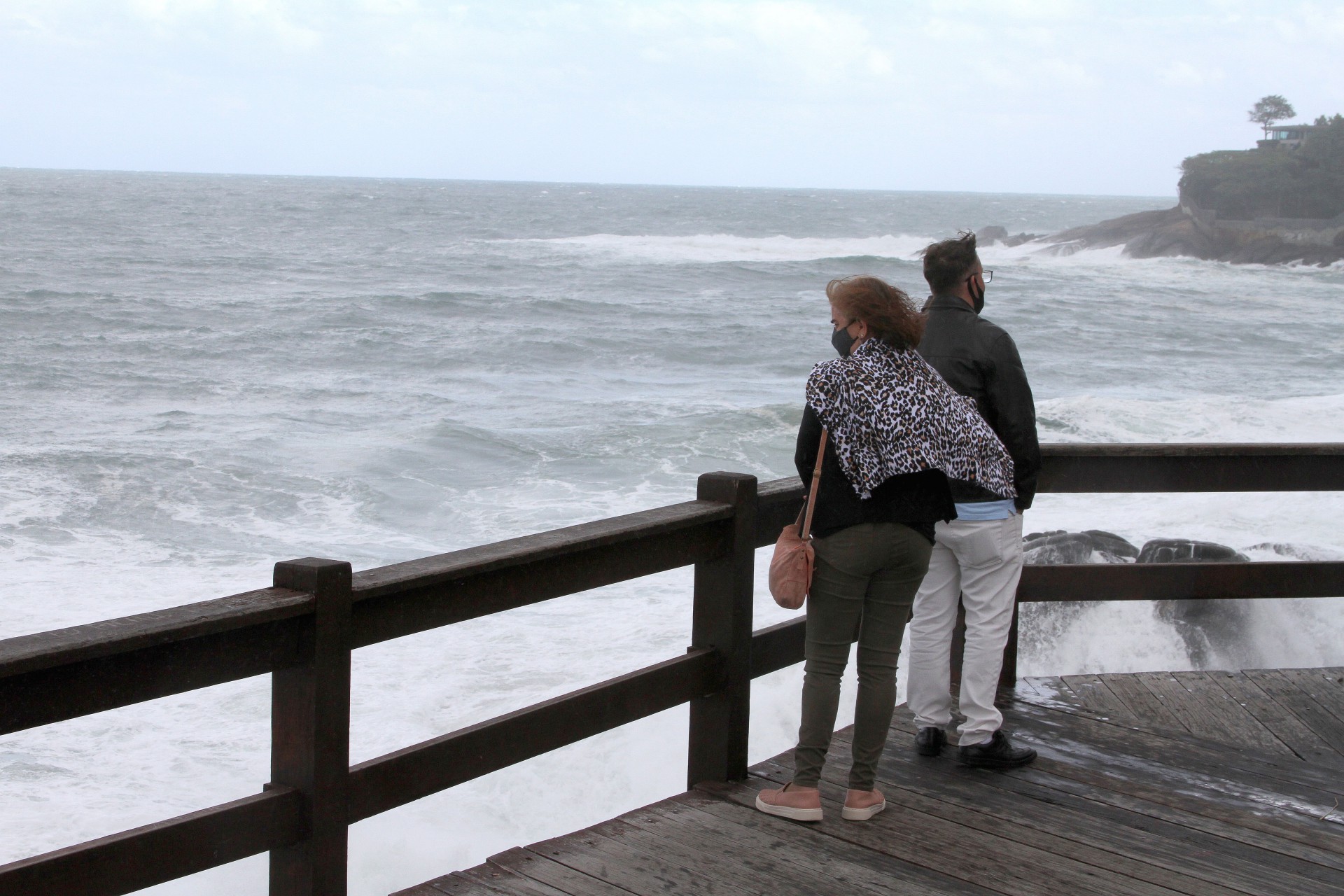 Deve-se evitar esportes ou banho de mar, pedalar na orla, mirantes ou beira de mar - Robson Moreira