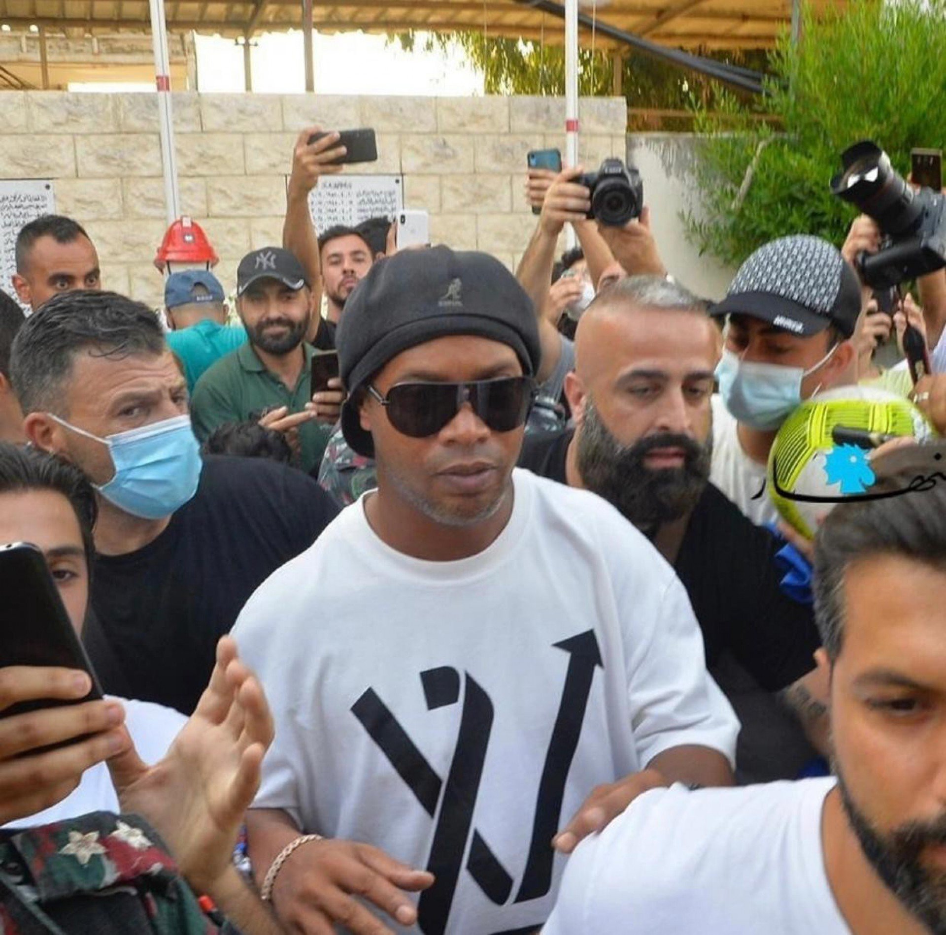 Ronaldinho Gaúcho homenageia vítimas de explosão em Beirute  - Reprodução Instagram