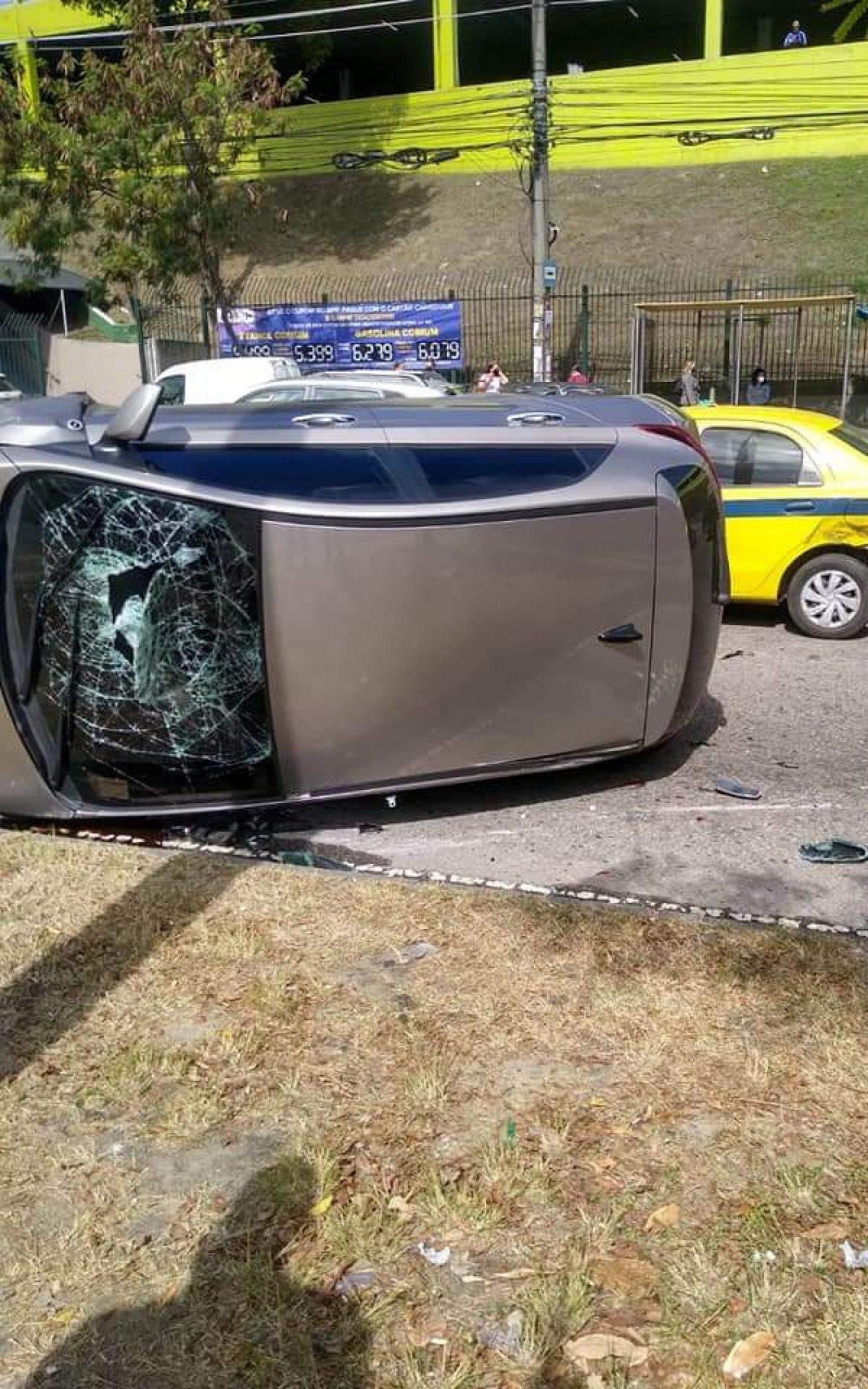 Dois carros colidem na Avenida Marechal Fontenelle 