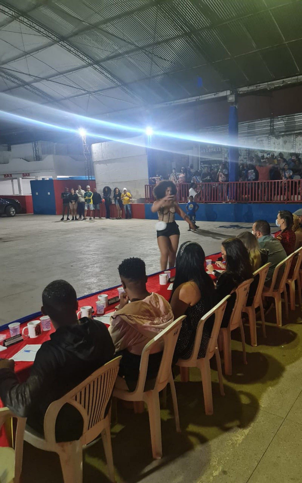 O evento reuniu mais de 30 passistas na quadra na Inocentes de Belford Roxo