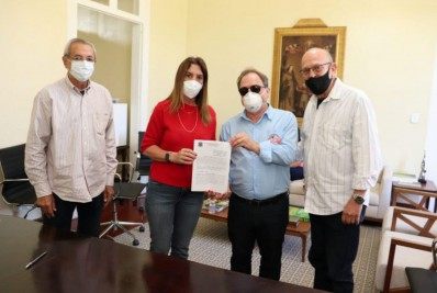 Quissamã assina parcerias com empresas para o fortalecimento da economia